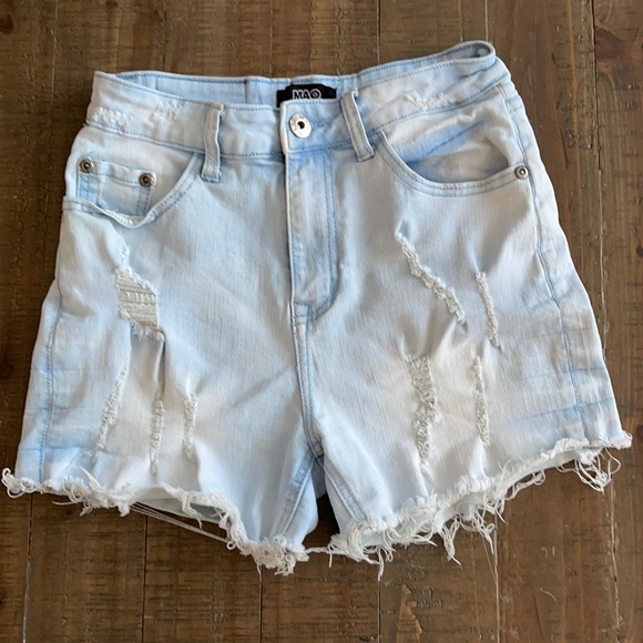 MAO Pants - MAO stretch short jeans.